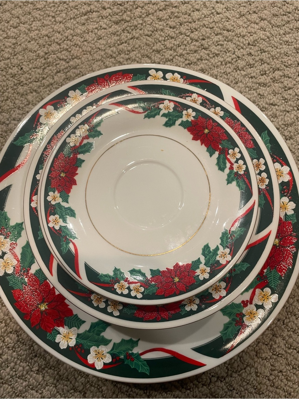 Tienshan fine china Deck the Halls 4 10 inch plates, 4 salad plates, 2 saucers